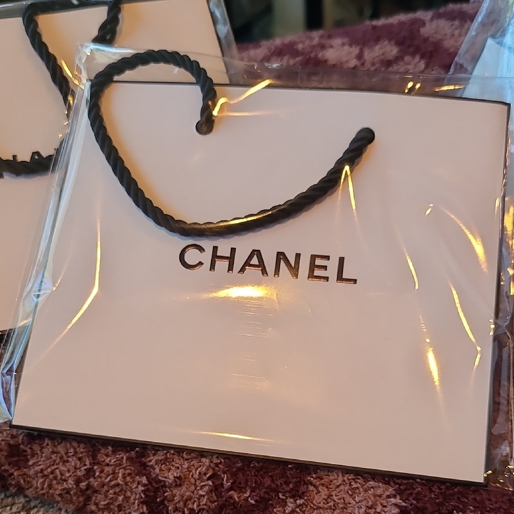 CHANEL White and Black Gift Bag